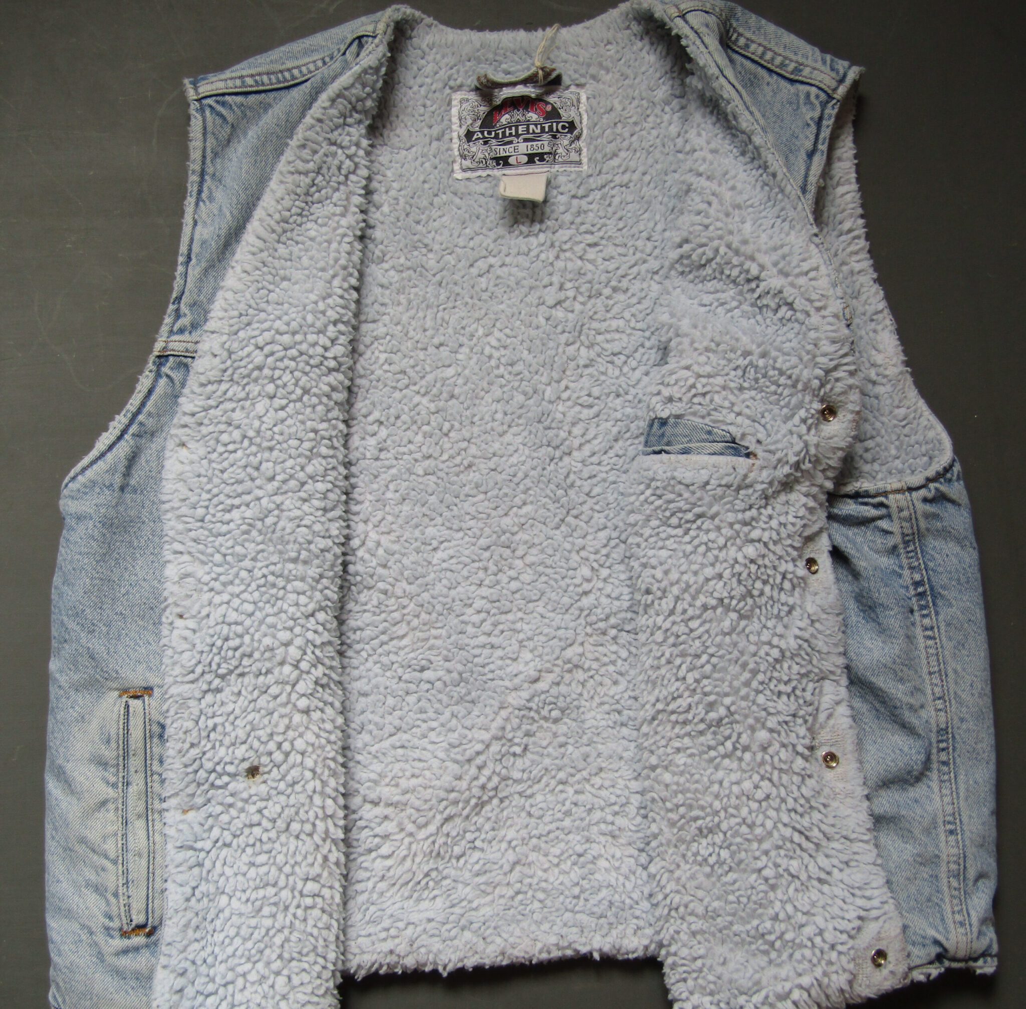 80's Levi's Authentic Denim Sherpa Gilet | Large | Light Blue - Image 3