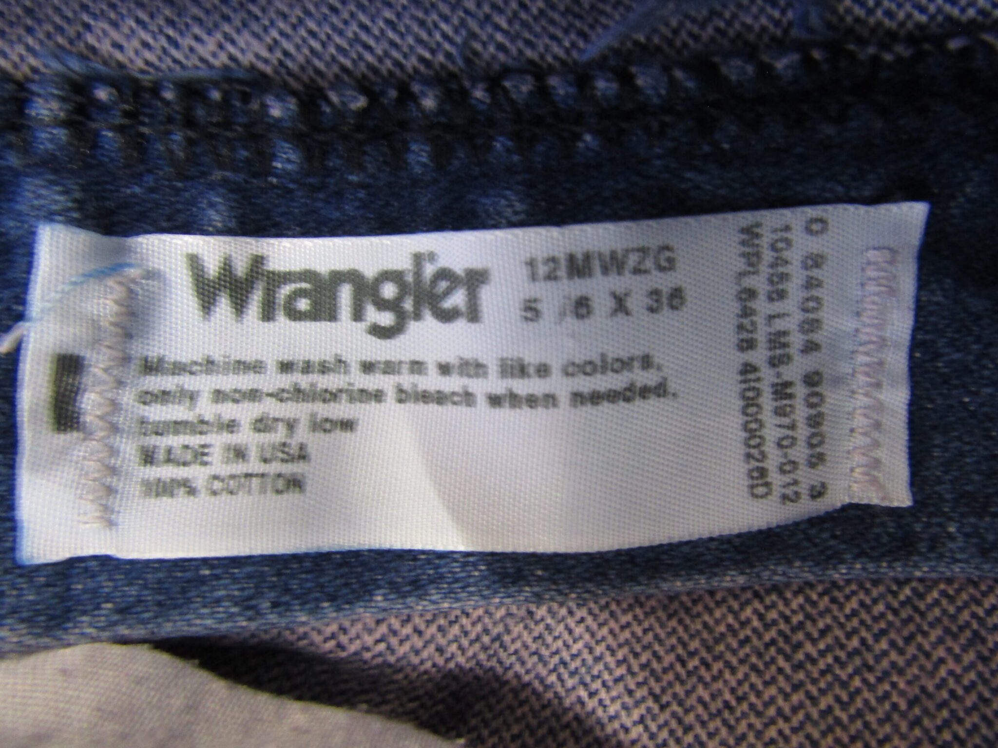 Wrangler Mom Cut High Waisted Jeans | Straight | 5/6 x 36 | Mid Blue - Image 4