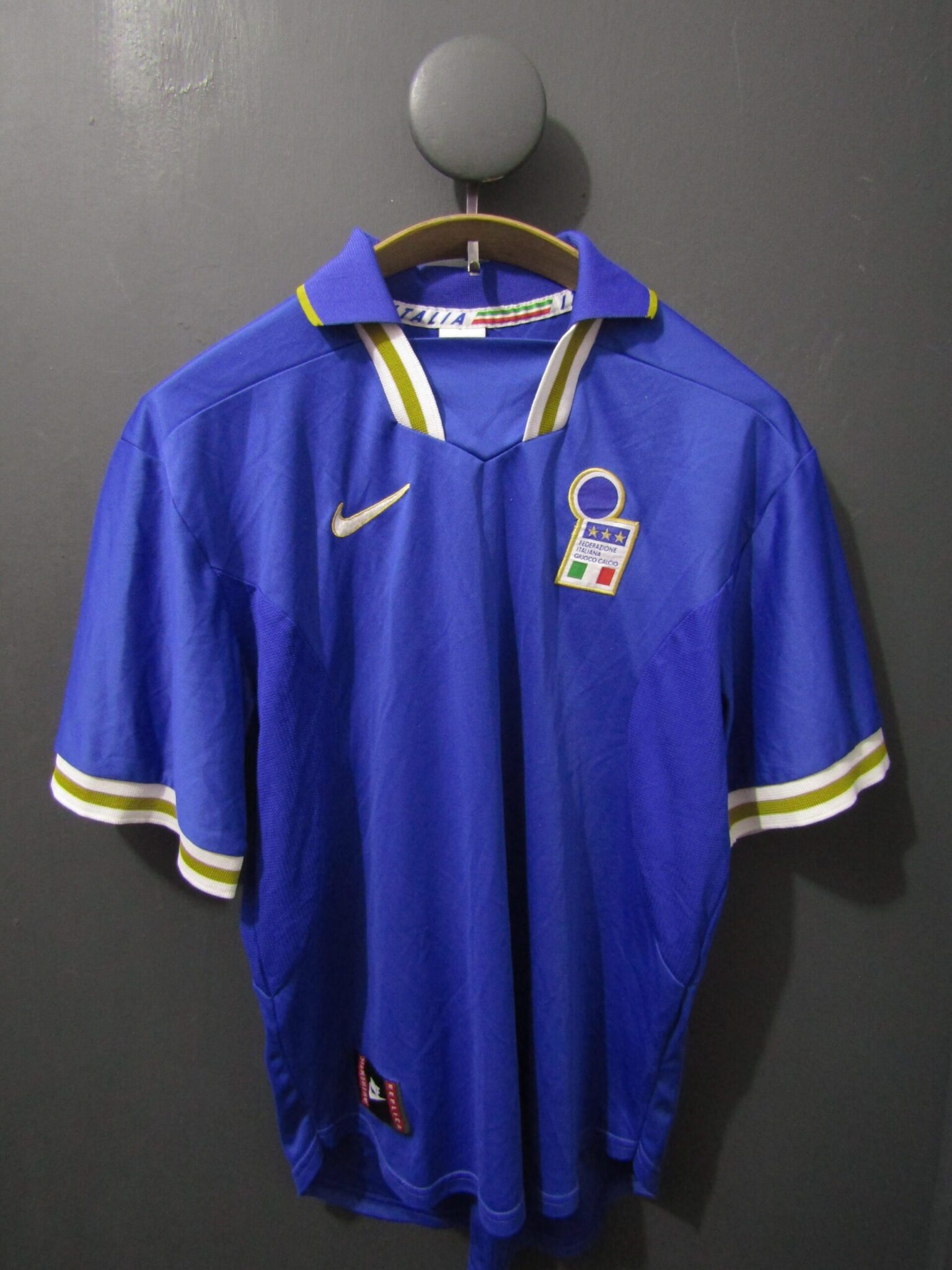 Italy Football Shirt | Nike | Large | Blue | 1996-97 Home Shirt
