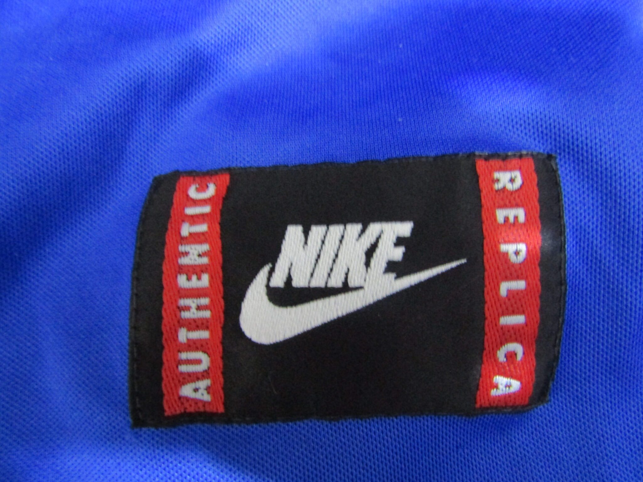 Italy Football Shirt | Nike | Large | Blue | 1996-97 Home Shirt - Image 4