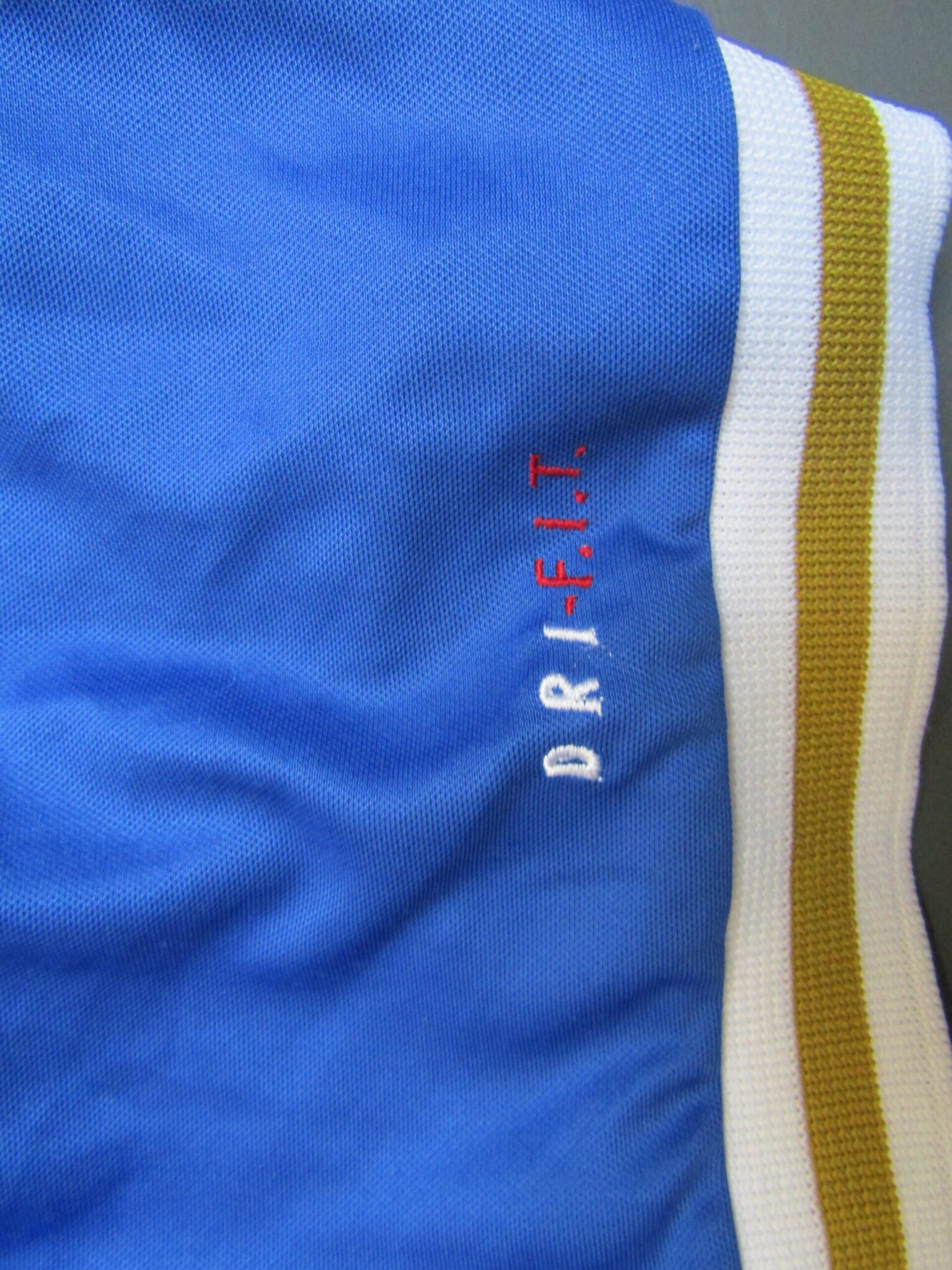Italy Football Shirt | Nike | Large | Blue | 1996-97 Home Shirt - Image 6