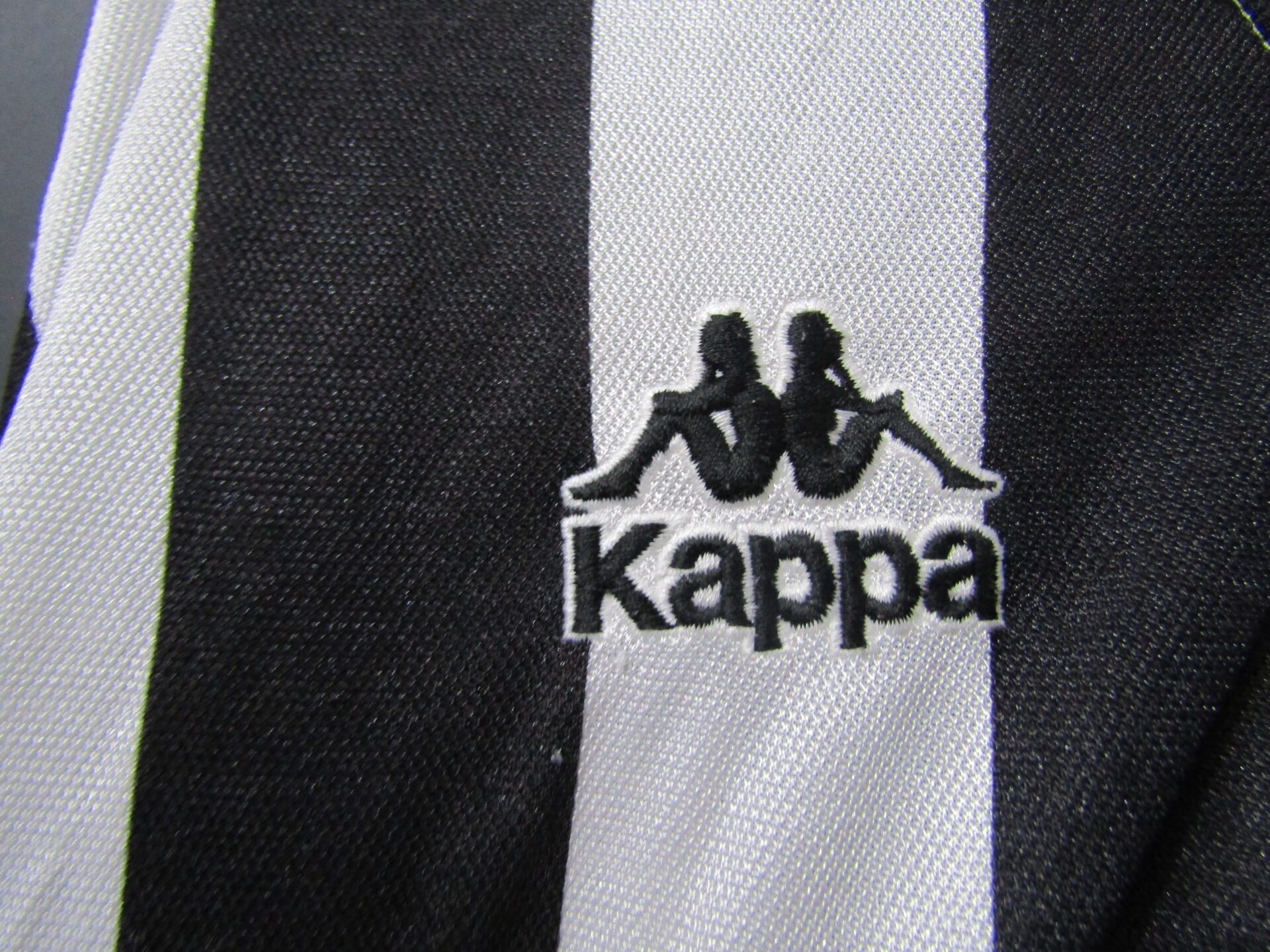 Juventus Football Shirt | Kappa | Large | Black & White | 1995-96 Home Shirt - Image 4