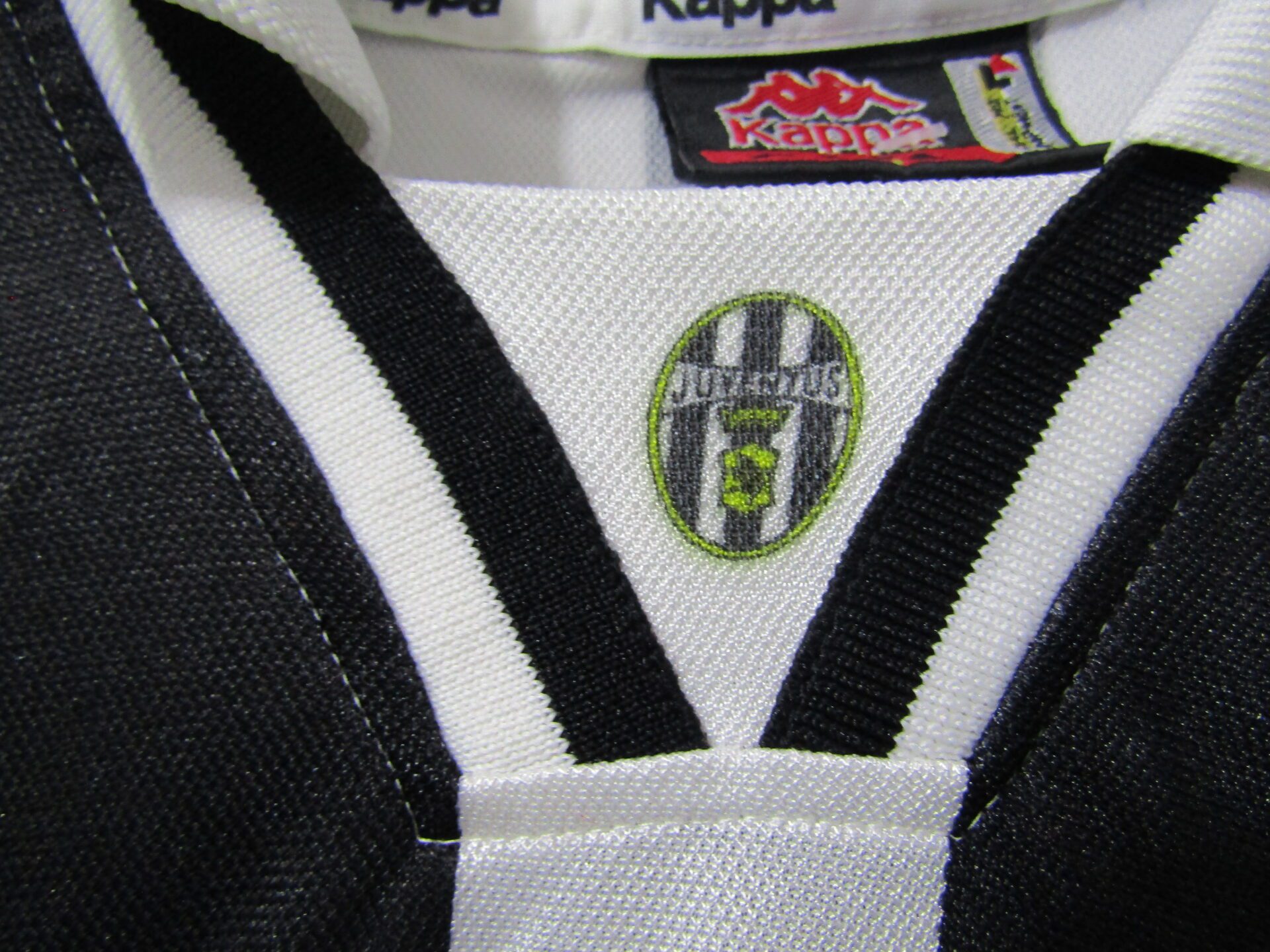 Juventus Football Shirt | Kappa | Large | Black & White | 1995-96 Home Shirt - Image 5