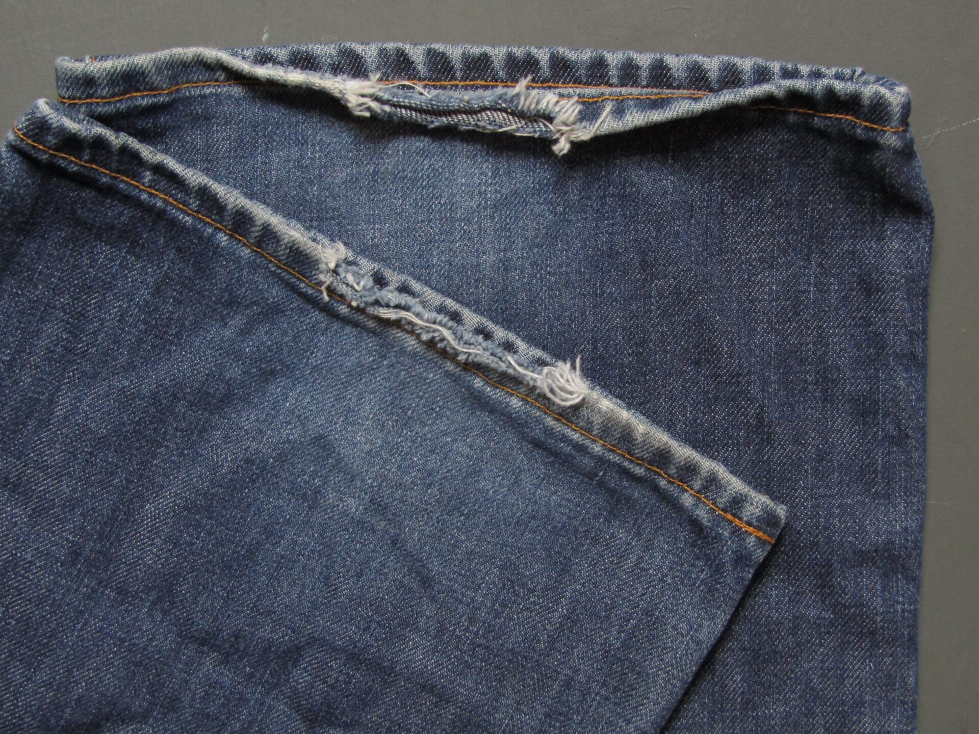 Levi's 200 Bootcut Jeans | W33 L34 | Mid Blue | Rare discontinued - Image 4