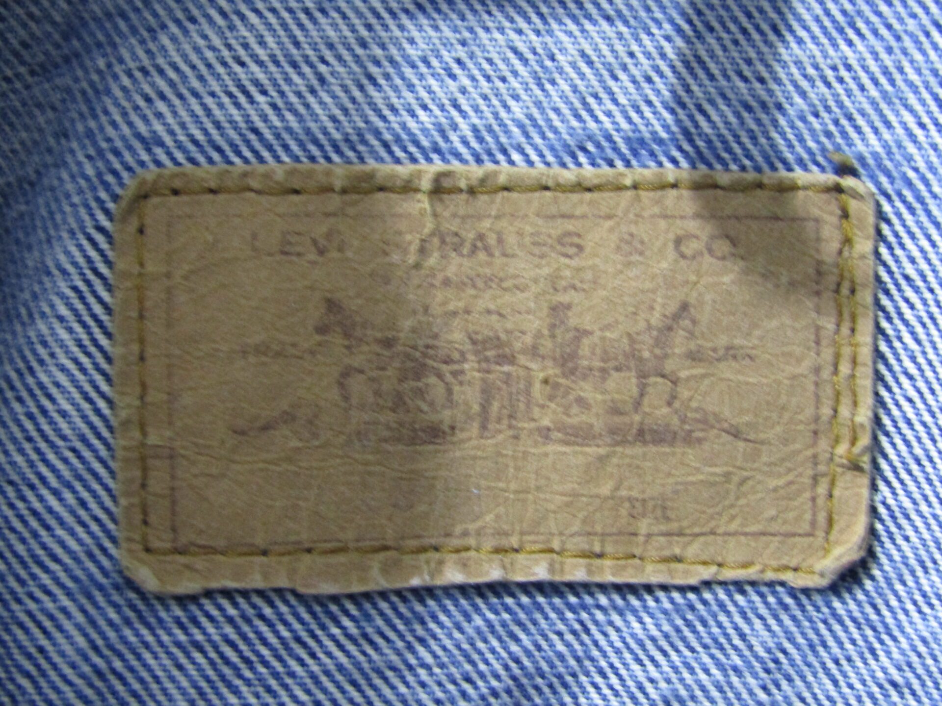 70's Levi's Denim Trucker Jacket | Slim Fit | Small | Mid Blue - Image 3