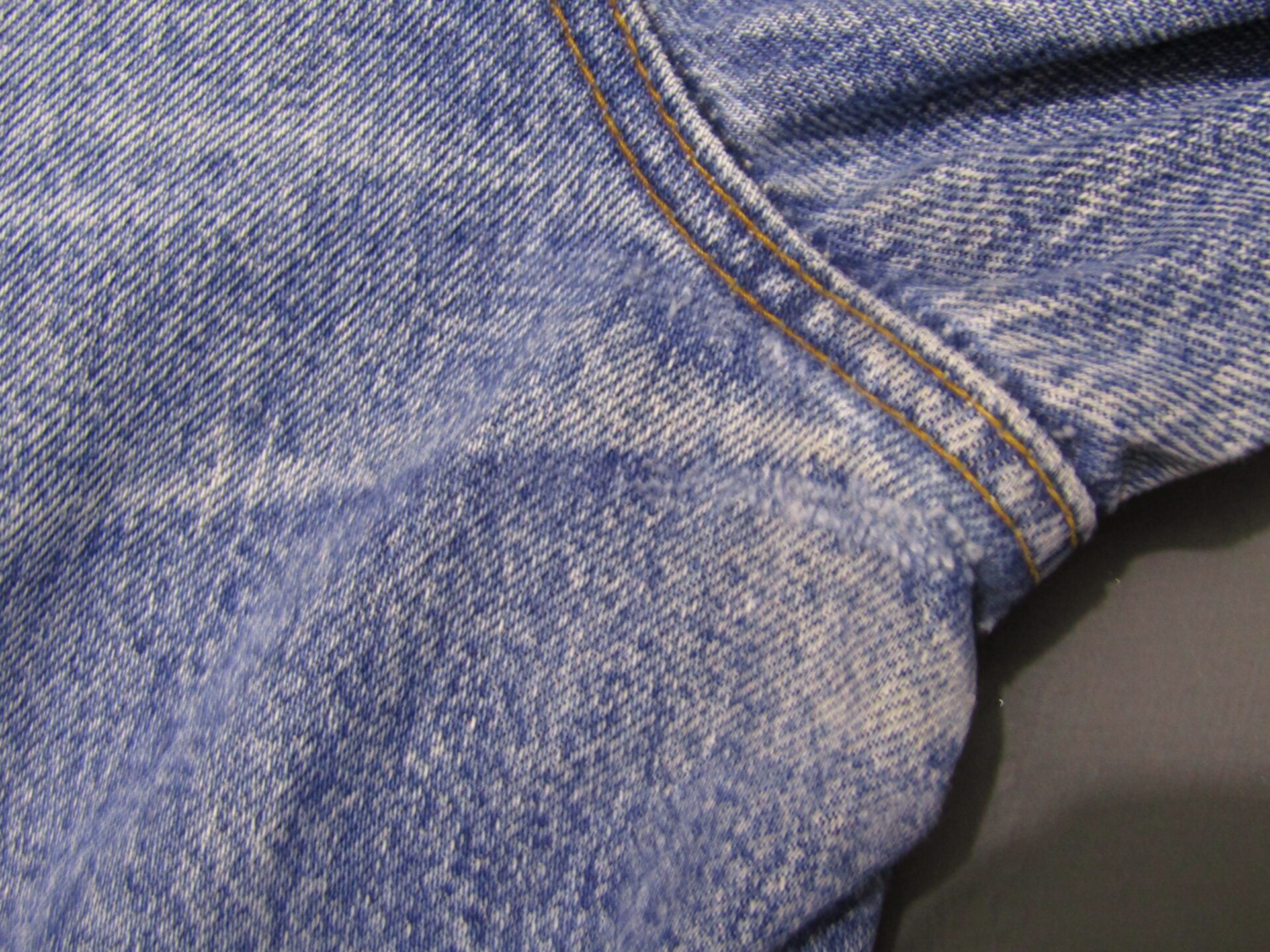 70's Levi's Denim Trucker Jacket | Slim Fit | Small | Mid Blue - Image 5