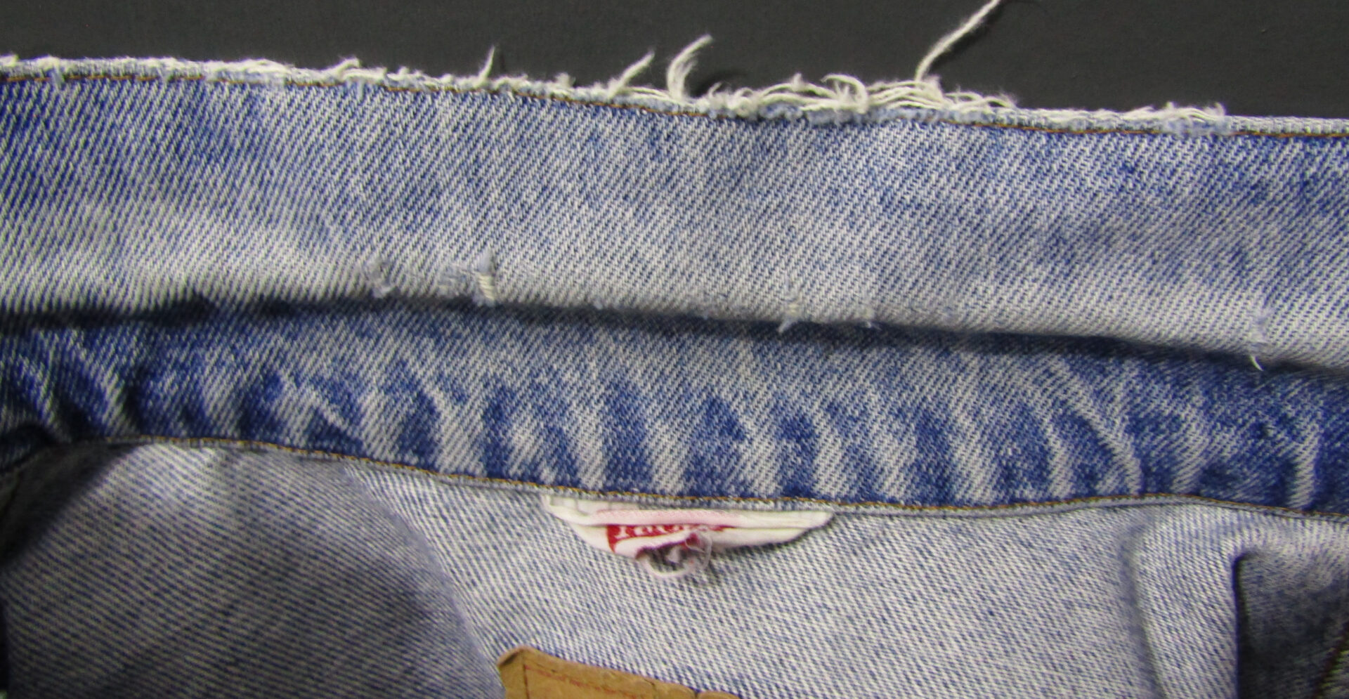 Vintage 70/80s Levi's 70506 Denim Jacket | Slim Trucker | Large | Mid blue - Image 4
